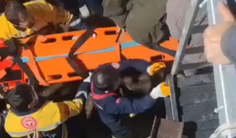 Screenshot_2025-12-15-23-59-13-445_com.miui.gallery-edit