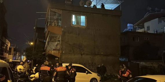 Adana’da 3 katlı binada patlama: 1 ölü, 1 ağır yaralı!