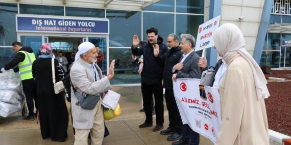 Mardin’de 47 çift dualar eşliğinde umreye uğurlandı