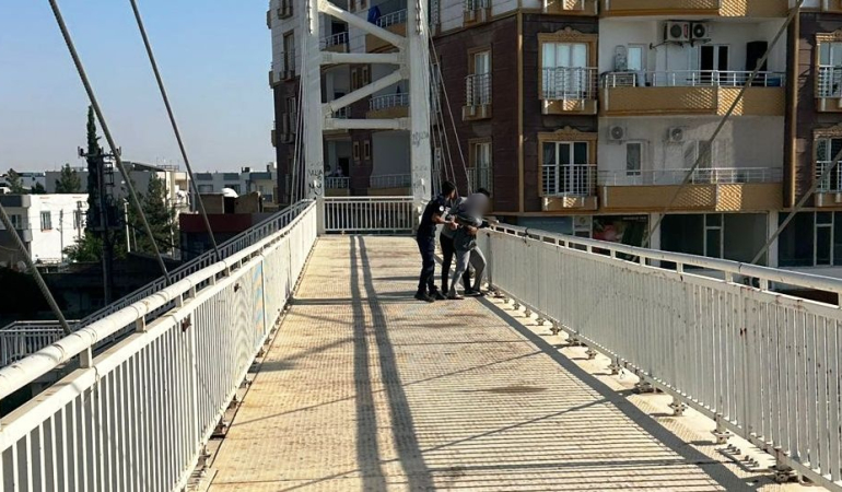 Kızıltepe’de intihar girişimi itfaiye ekiplerinin ikna çabasıyla son buldu